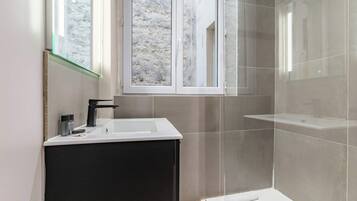 Dusche, Haartrockner, Shampoo