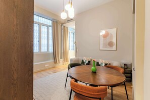 Dining - Chic 3 pièces climatisé au cœur de Sentier (Paris)