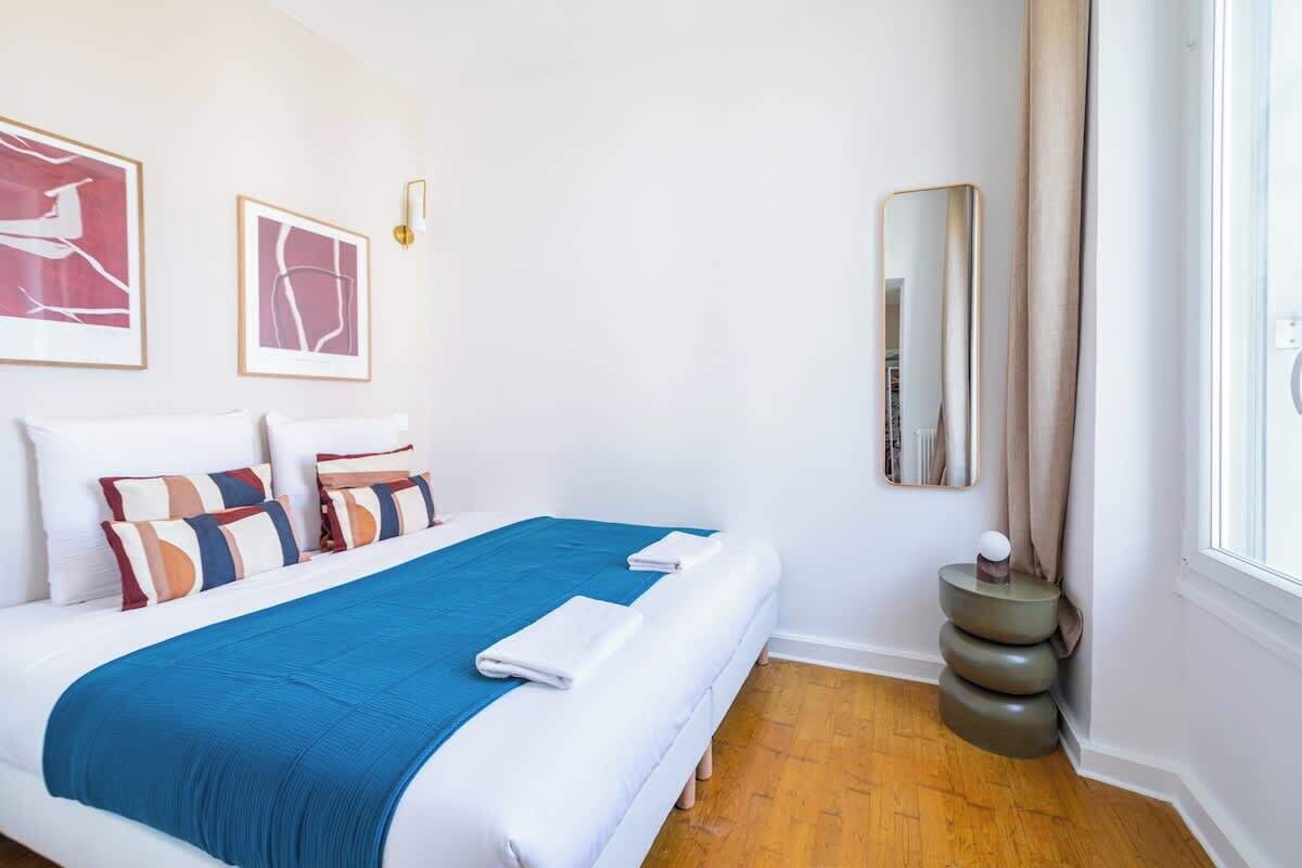 1 slaapkamer, een strijkplank/strijkijzer, wifi, beddengoed