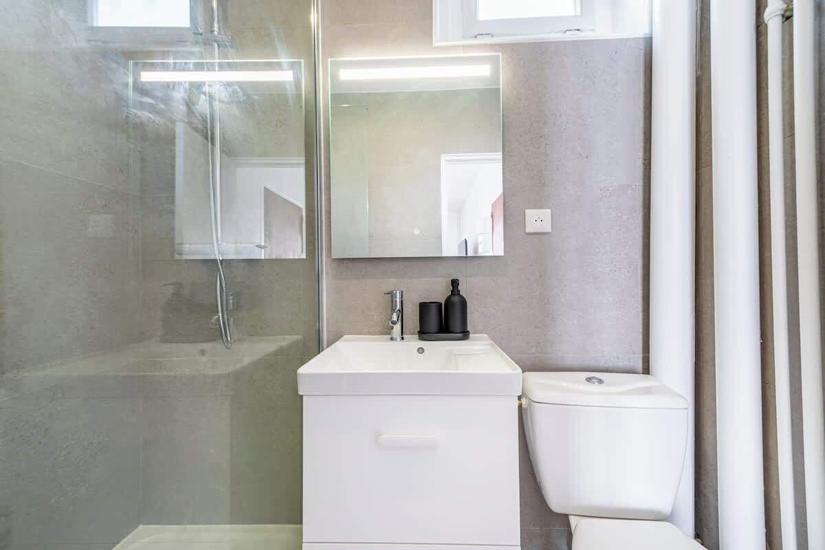 Shower, hair dryer, shampoo