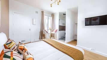 Iron/ironing board, WiFi, bed sheets