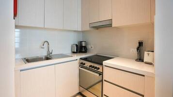 Apartment, Balcony, Canal View | Private kitchen