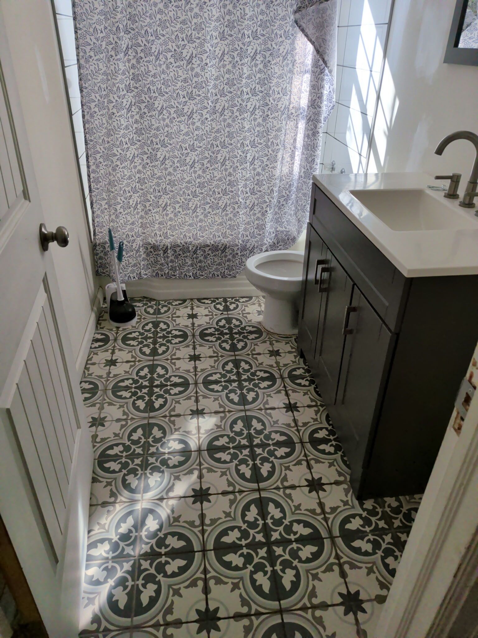 Sèche-cheveux, serviettes fournies