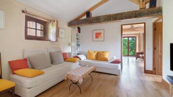 TV, fireplace, DVD player, stereo