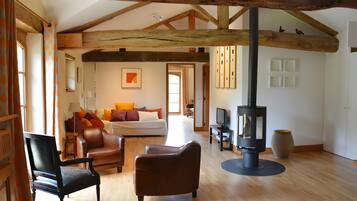 TV, fireplace, DVD player, stereo