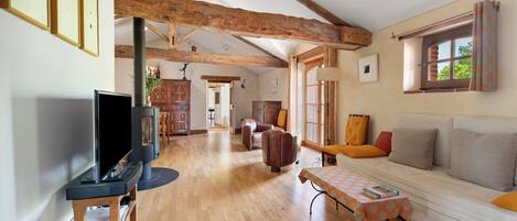 TV, fireplace, DVD player, stereo