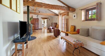 Appartement « Le Loft Du Chant Du Buc » avec piscine, jardin partagés et Wi-Fi