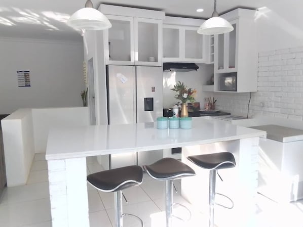 Microondas, horno y parrilla de estufa