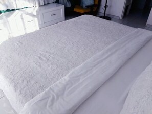 Iron/ironing board, WiFi, bed sheets - Fabulous 5-bedroom house in Victoria Falls perfect for families (Victoria Falls)