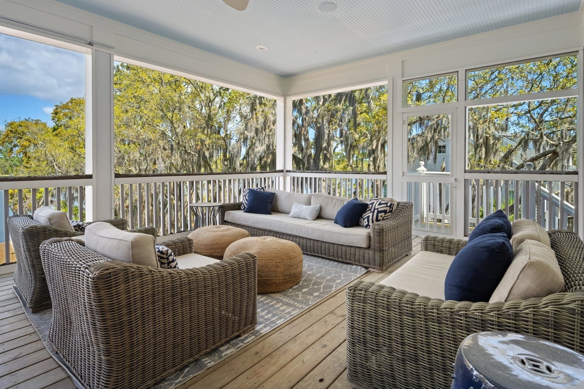 House, 5 Bedrooms | Living area