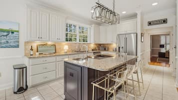 Rumah, 5 kamar tidur | Dapur pribadi | Lemari es, oven, mesin pembuat kopi/teh, dan pemanggang roti