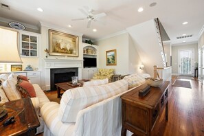 Casa, 5 quartos | Área de estar | Smart TV