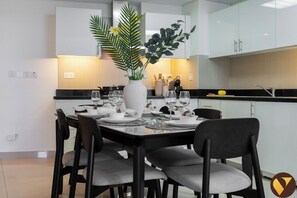 ลักซ์ชัวรี่อพาร์ทเมนท์, วิวเมือง | ร้านอาหาร
