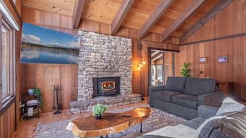 House, 3 Bedrooms | Living area | Smart TV