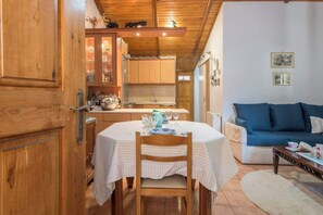 Dining - Cozy Apartment In Marousi (Marousi)