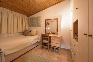 1 chambre, fer et planche à repasser, Wi-Fi, literie fournie