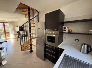 Kühlschrank, Ofen, Herdplatte, Geschirrspüler