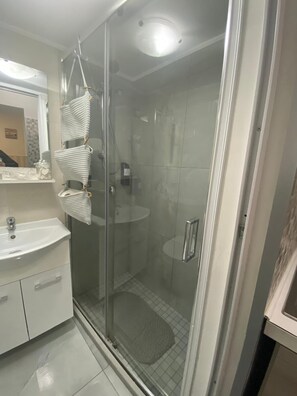 Shower, hair dryer, towels, soap - B & b house naples cavour (Napoli)