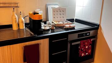 Réfrigérateur, four, plaque de cuisson, lave-vaisselle