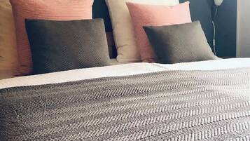 Bureau, fer et planche Ă repasser, lit parapluie, Wi-Fi