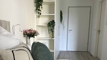 Strykejern/-brett, reiseseng for barn, wi-fi og sengetøy