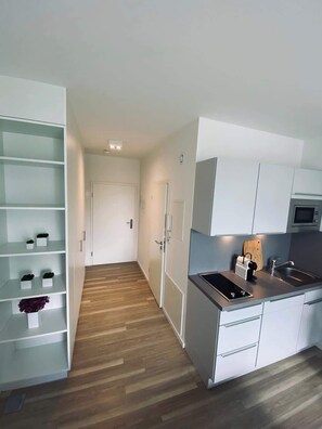 Fridge, microwave, oven, stovetop - Wanderlust Trier (Trier)