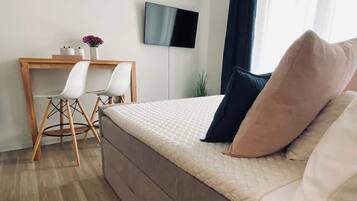 Bügeleisen/Bügelbrett, Reisekinderbett, WLAN, Bettwäsche