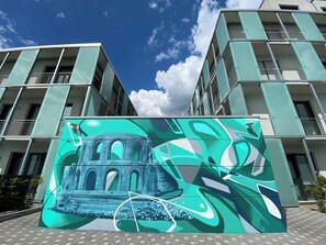 المنشأة من الخارج