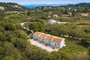 Exterior - Delux Maisonete 2 Country House with Mountain View, Private Garden and Wi-Fi (Κυρά Χρυσικού)