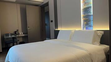 Quarto casal standard | Wi-Fi de cortesia, roupa de cama