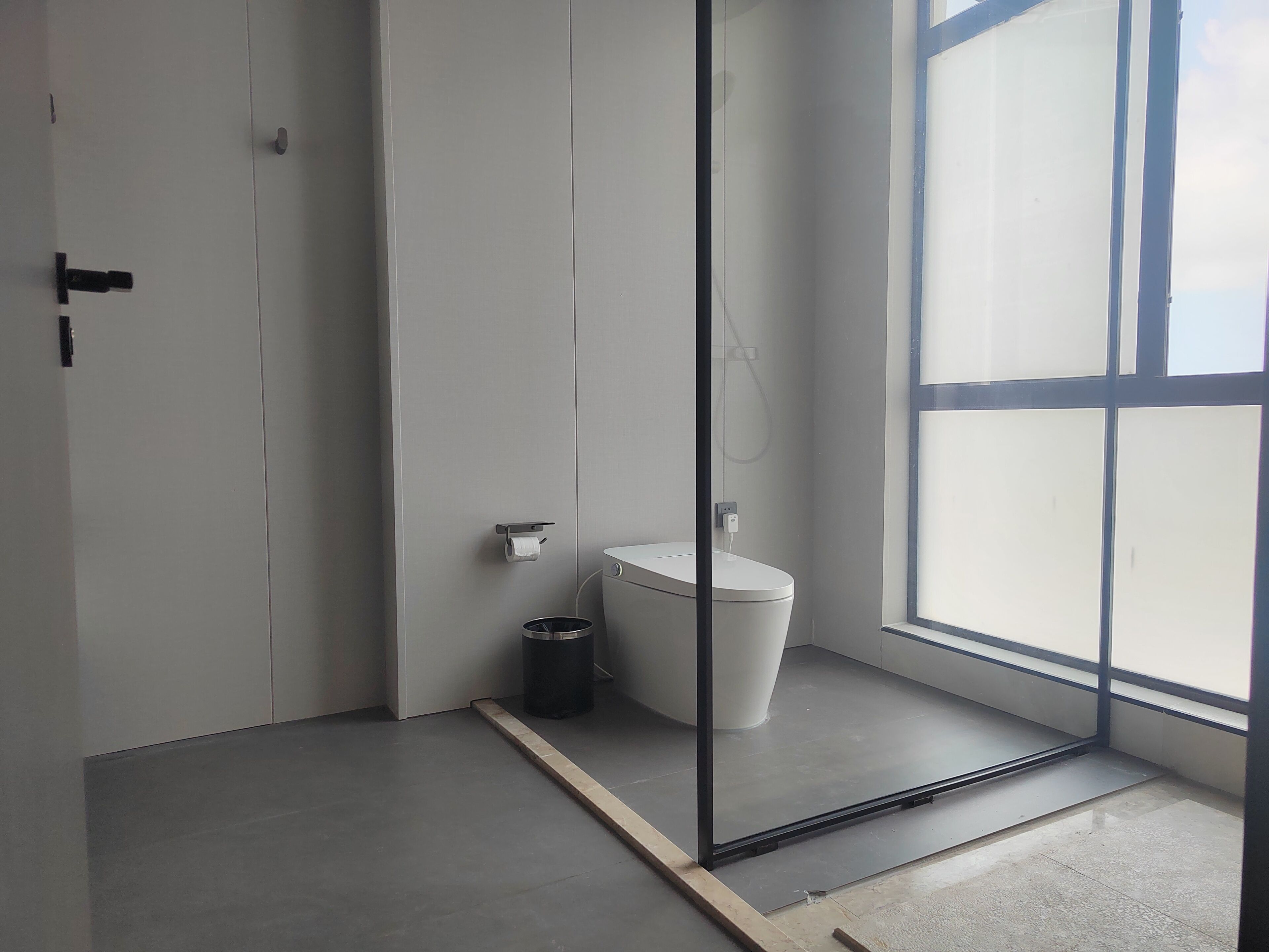 Dusj, dusjhode med hydromassaje, toalettartikler (inkludert) og hårføner