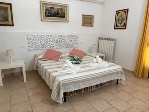 Superior-huoneisto, patio, näköala puutarhaan | Yksilöllisesti sisustettu, yksilöllisesti kalustettu, ilmainen Wi-Fi