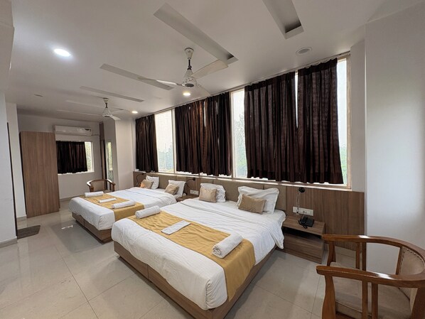 家庭房 | 办公桌、免费 WiFi