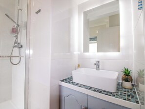 Cottage | Bathroom