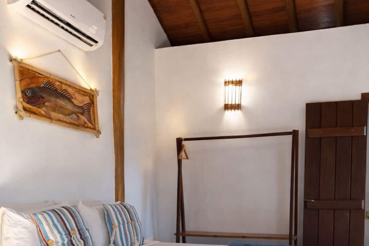 ستائر تعتيم ومكواة/لوح كي وواي فاي مجانًا