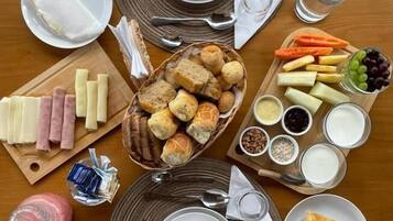 Tägliches inbegriffenes großes Frühstück