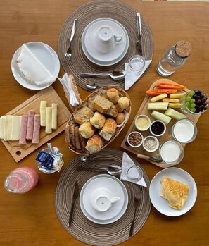 Tägliches inbegriffenes großes Frühstück