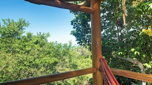 A wooden structure with a hammock. - Pousada Lua Cheia Praia do Espelho (Porto Seguro)