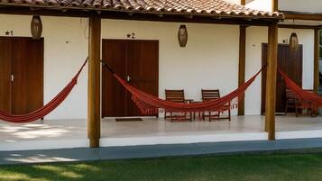 Svit - utsikt mot trädgården | Terrass/Patio