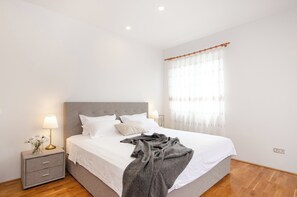 Iron/ironing board, bed sheets - Superior 1-Bedroom S1 (Rovinj)