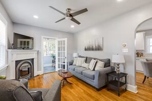 TV, fireplace - Cozy Cape with fenced yard near Carytown (Richmond)
