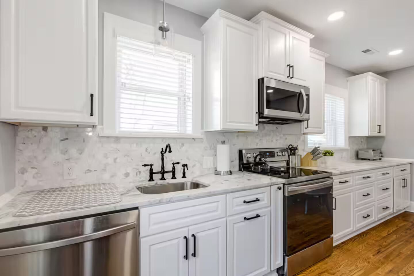 Mikroaaltouuni, uuni, liesi, astianpesukone