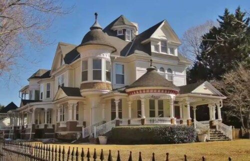 Lovely 2-bedroom apartment with AC in vibrant Baltimore