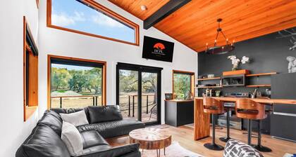 Modern Hill Country Casita with Private Hot Tub on Scenic Ranch near Wimberley