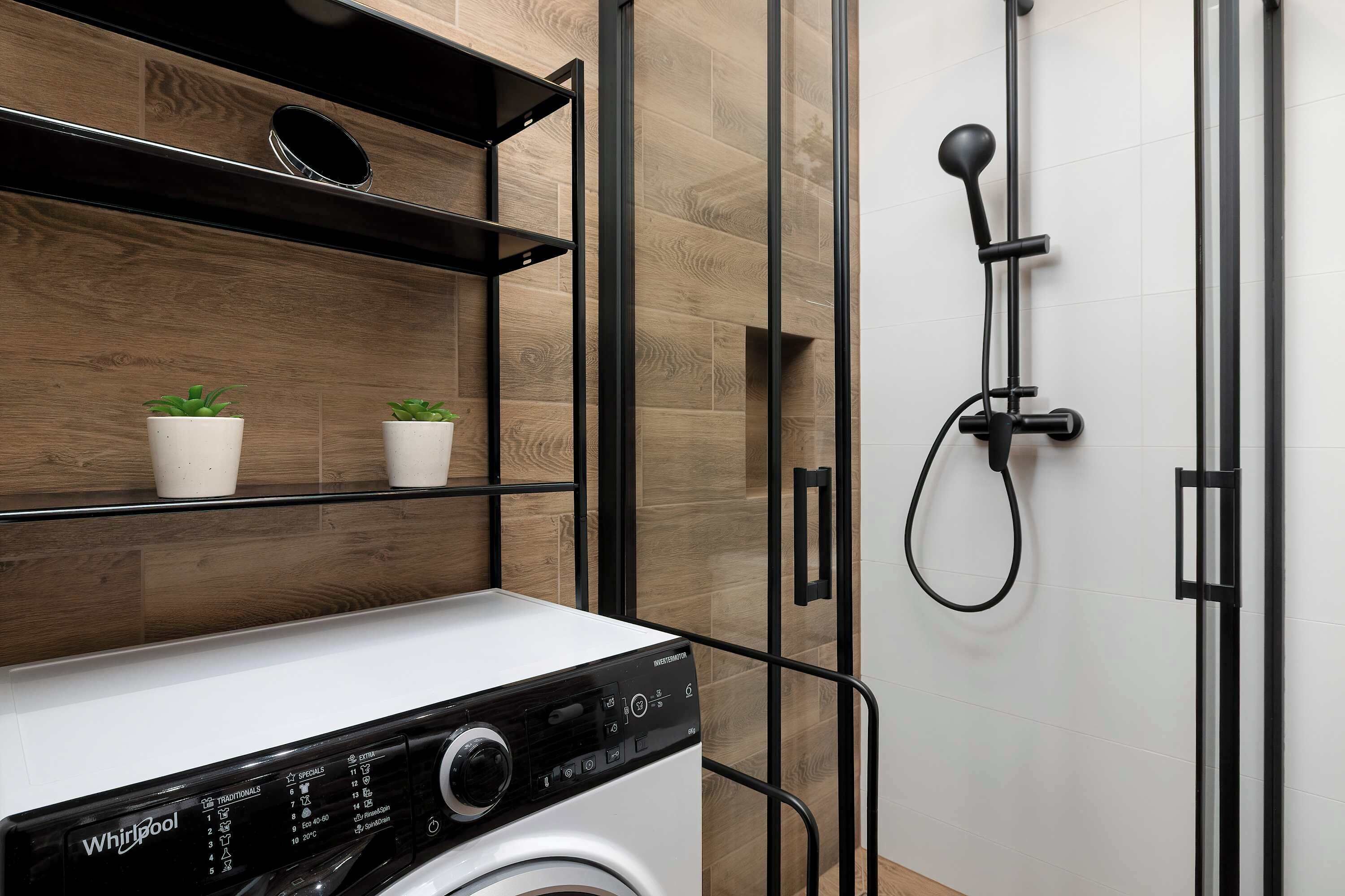 Shower, hair dryer, towels, shampoo