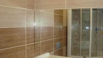 Rainfall showerhead, free toiletries, hair dryer, bathrobes