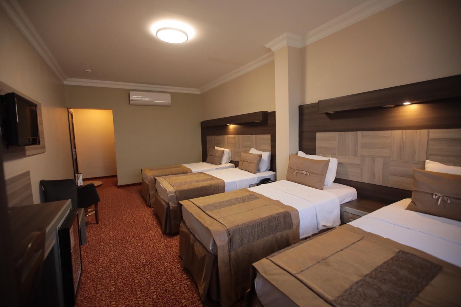 Classic-Vierbettzimmer | Laptopgeeigneter Arbeitsplatz, schallisolierte Zimmer