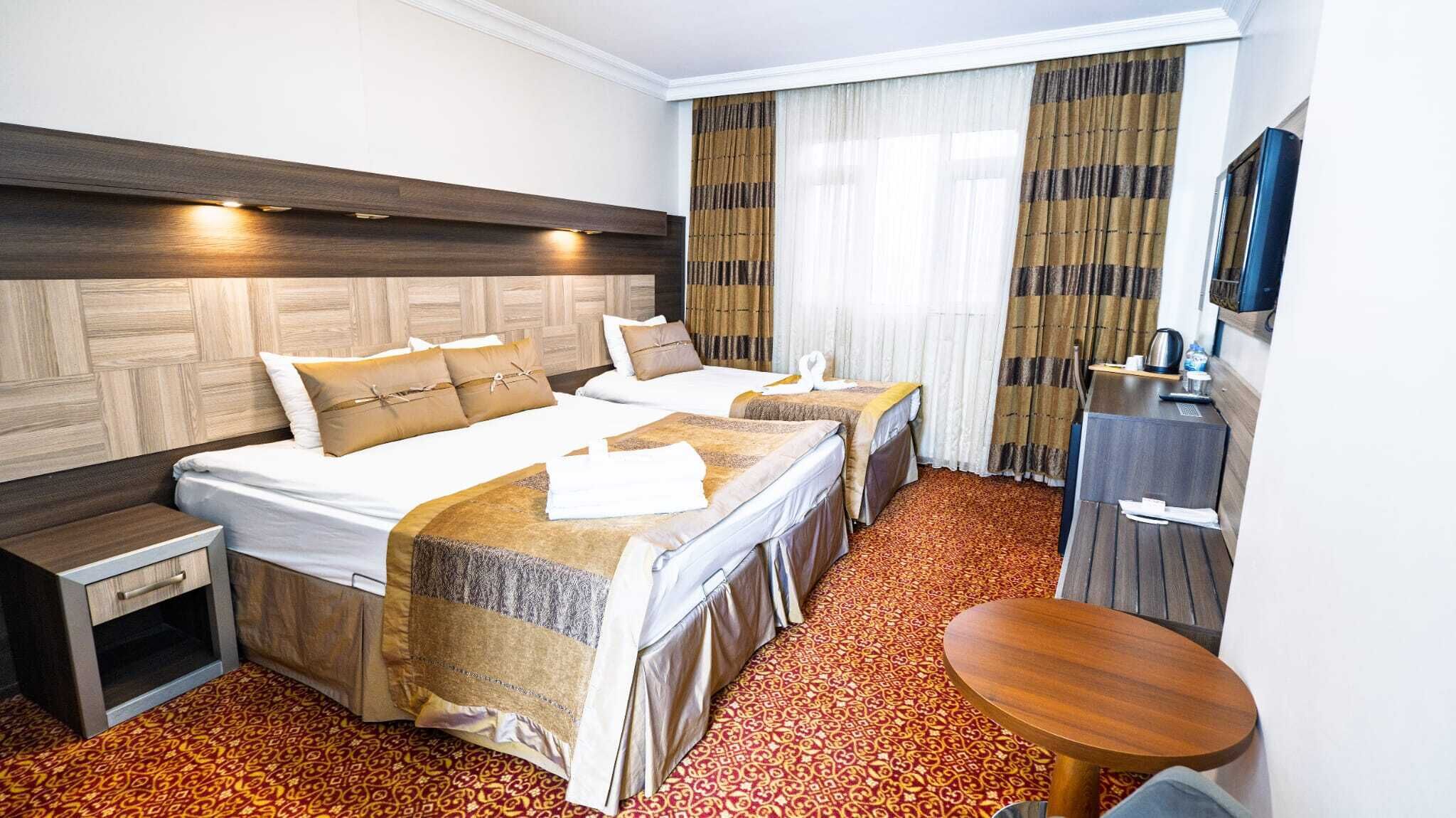 Luxury Triple Room, City View