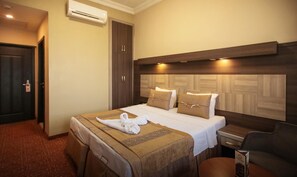 Classic-Doppelzimmer zur Einzelnutzung, Stadtblick | Laptopgeeigneter Arbeitsplatz, schallisolierte Zimmer