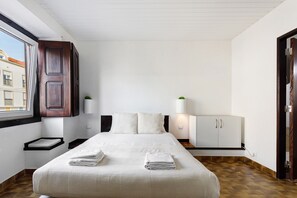 1 slaapkamer, een strijkplank/strijkijzer, wifi, beddengoed